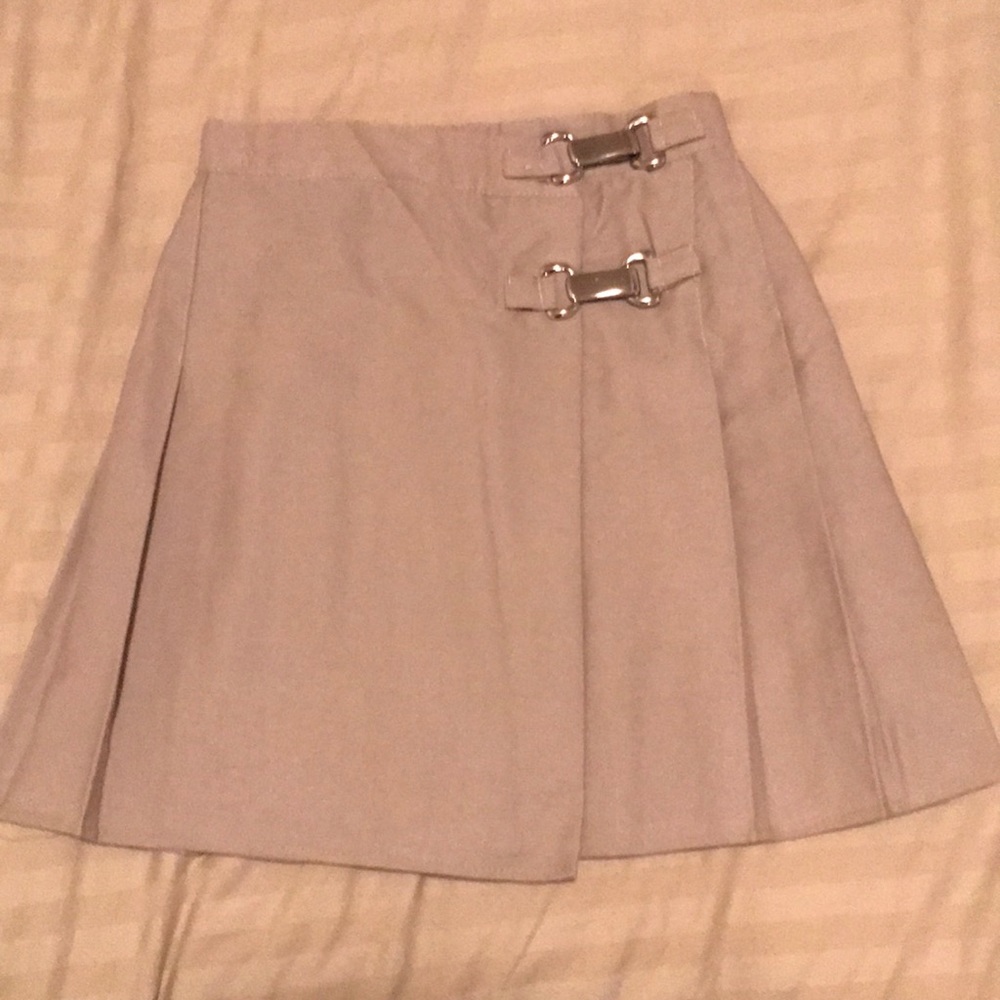 Pleated tan skirt
